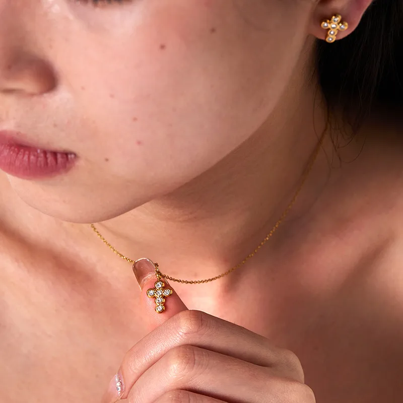 Elegant Small Rhinestone cross necklace