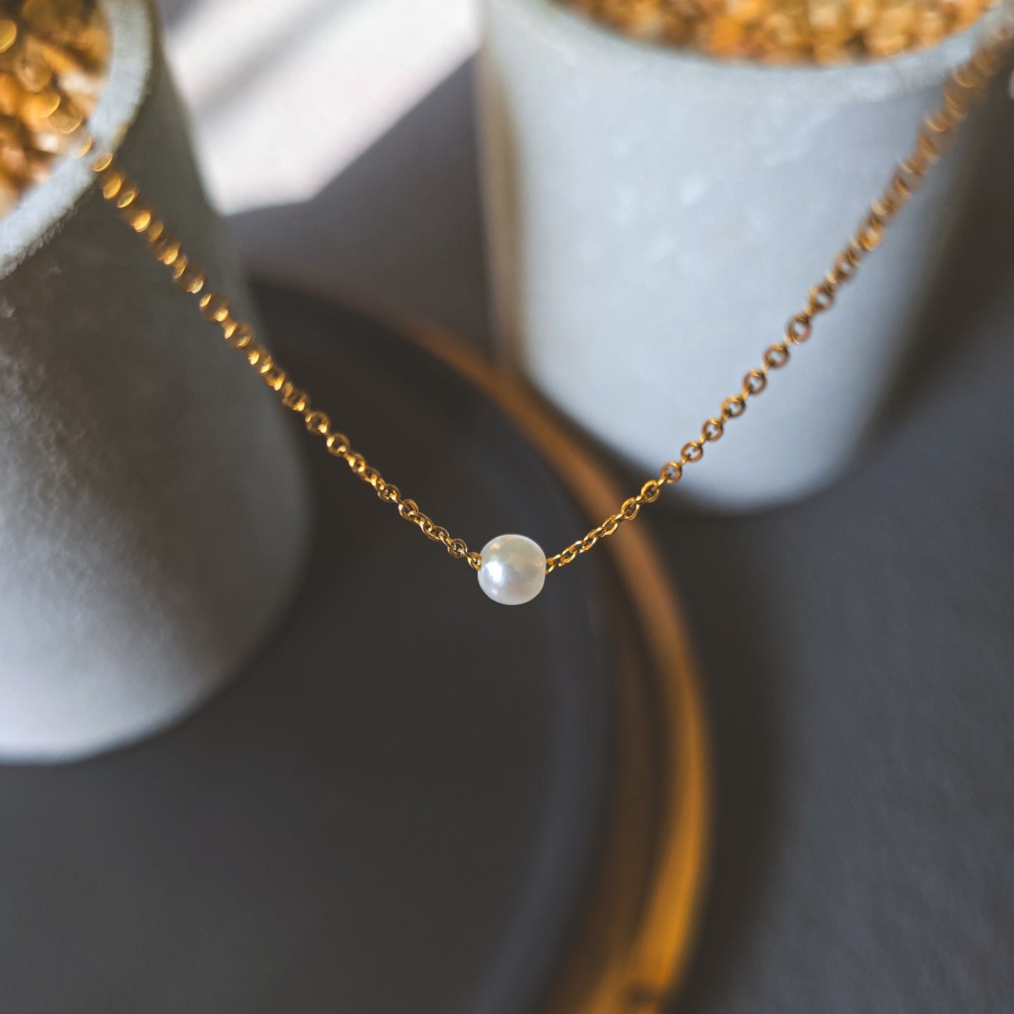 Minimalist faux pearl necklace
