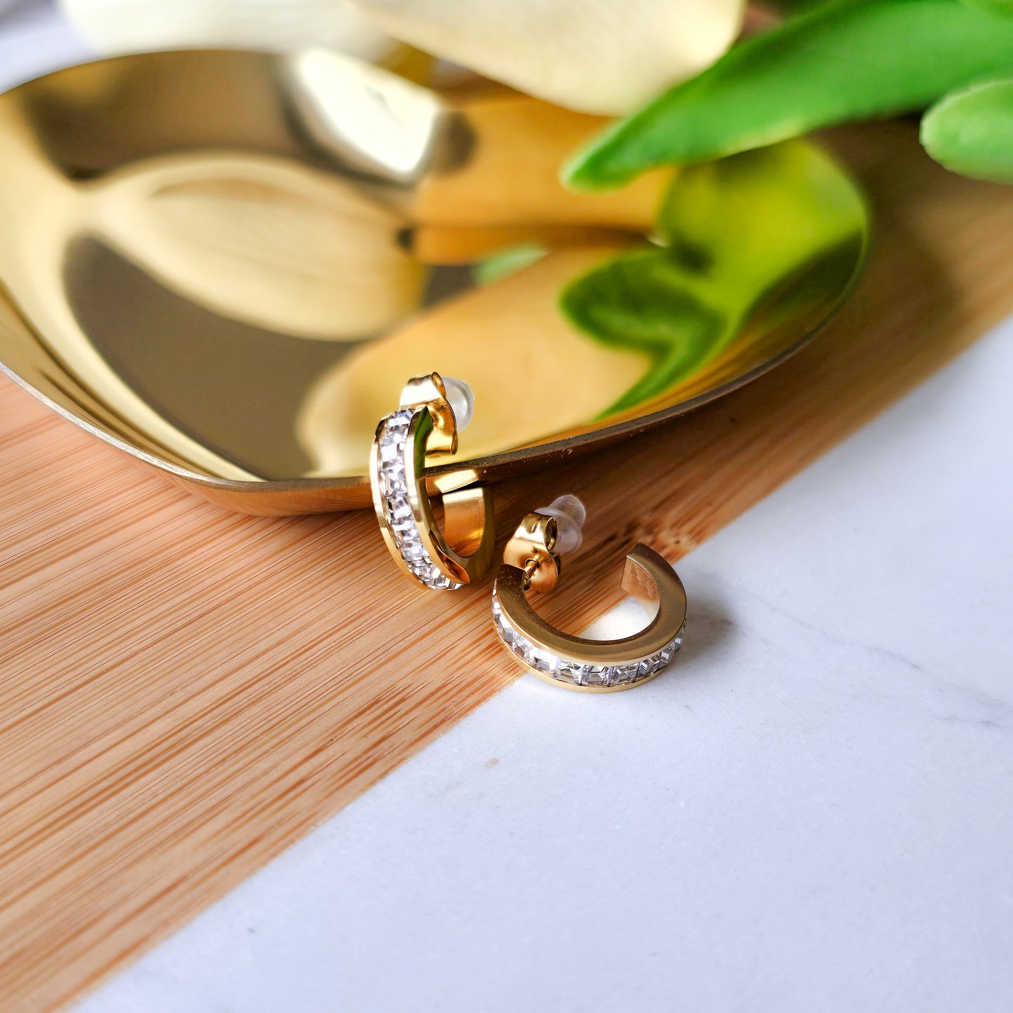 Geometric gold elegant earrings