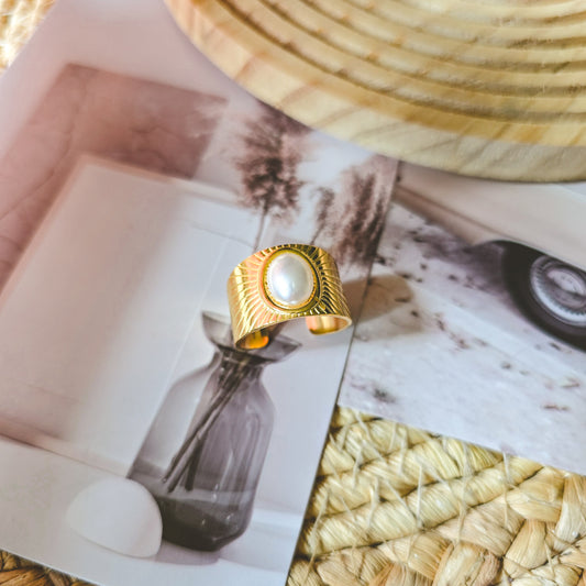 Pearl Gold adjustable ring