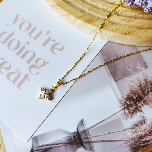 Little Flower pendant necklace