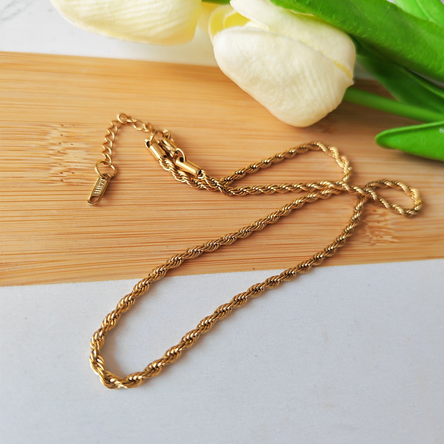 Twisted elegant  necklace 40cm