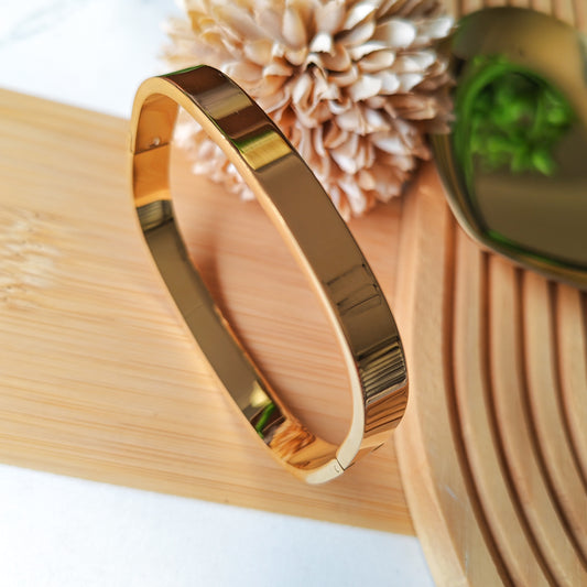Classic style bangle