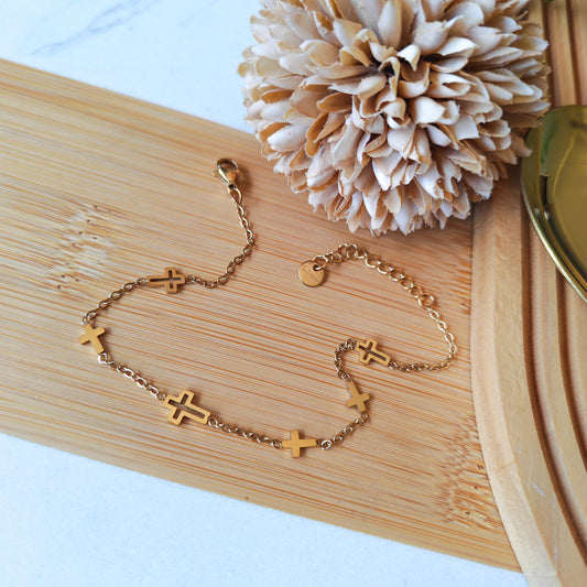 Cross Minimalist bracelet gold
