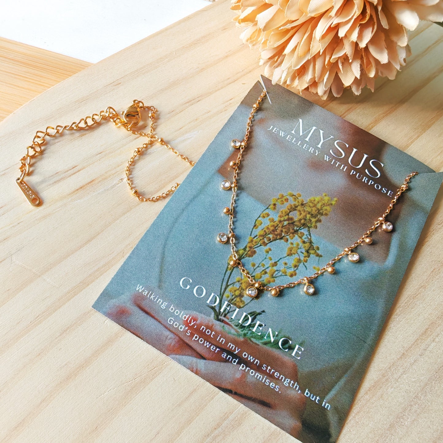 Delicate small waterdrop necklace