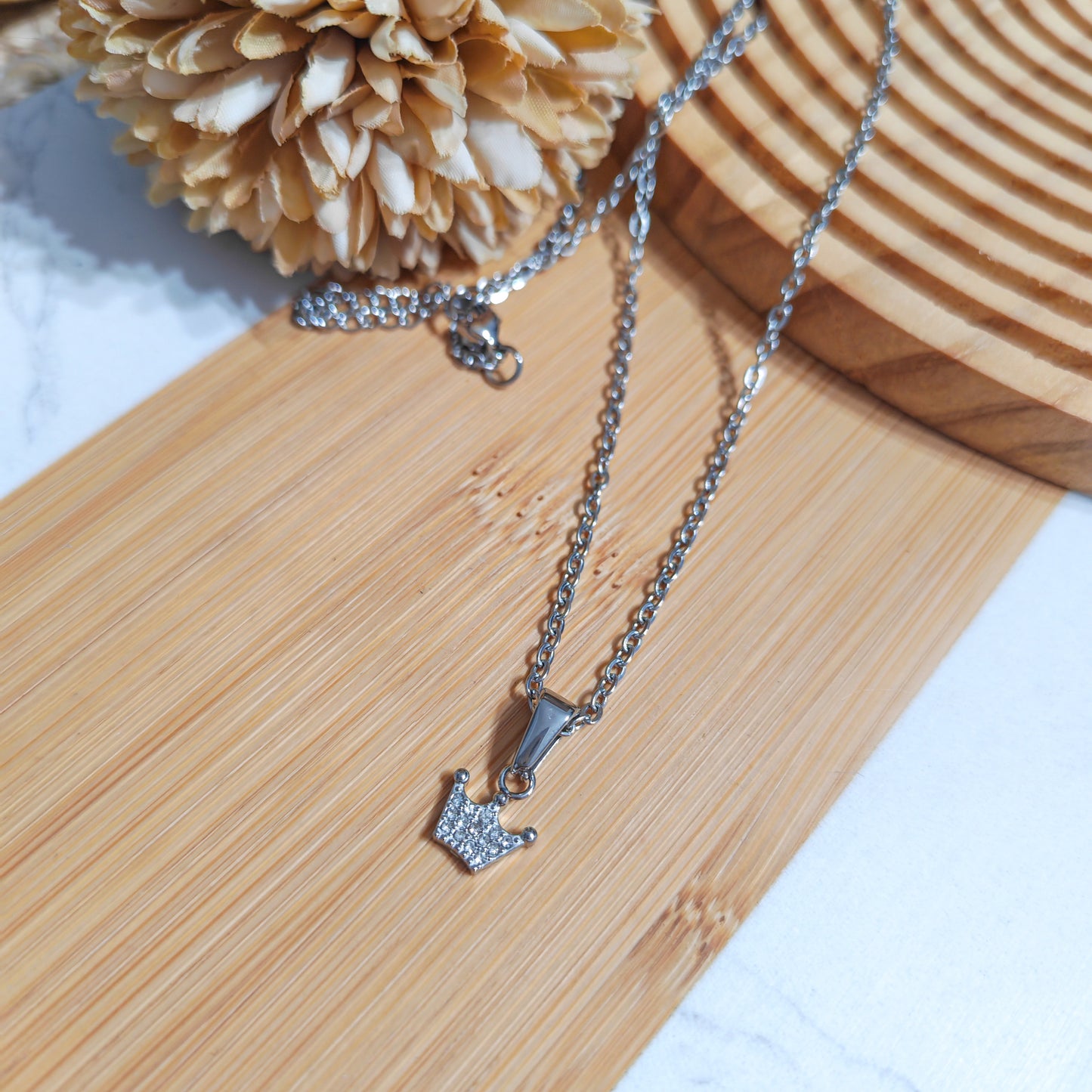 HIS DAUGHTER elegnad crown pendant