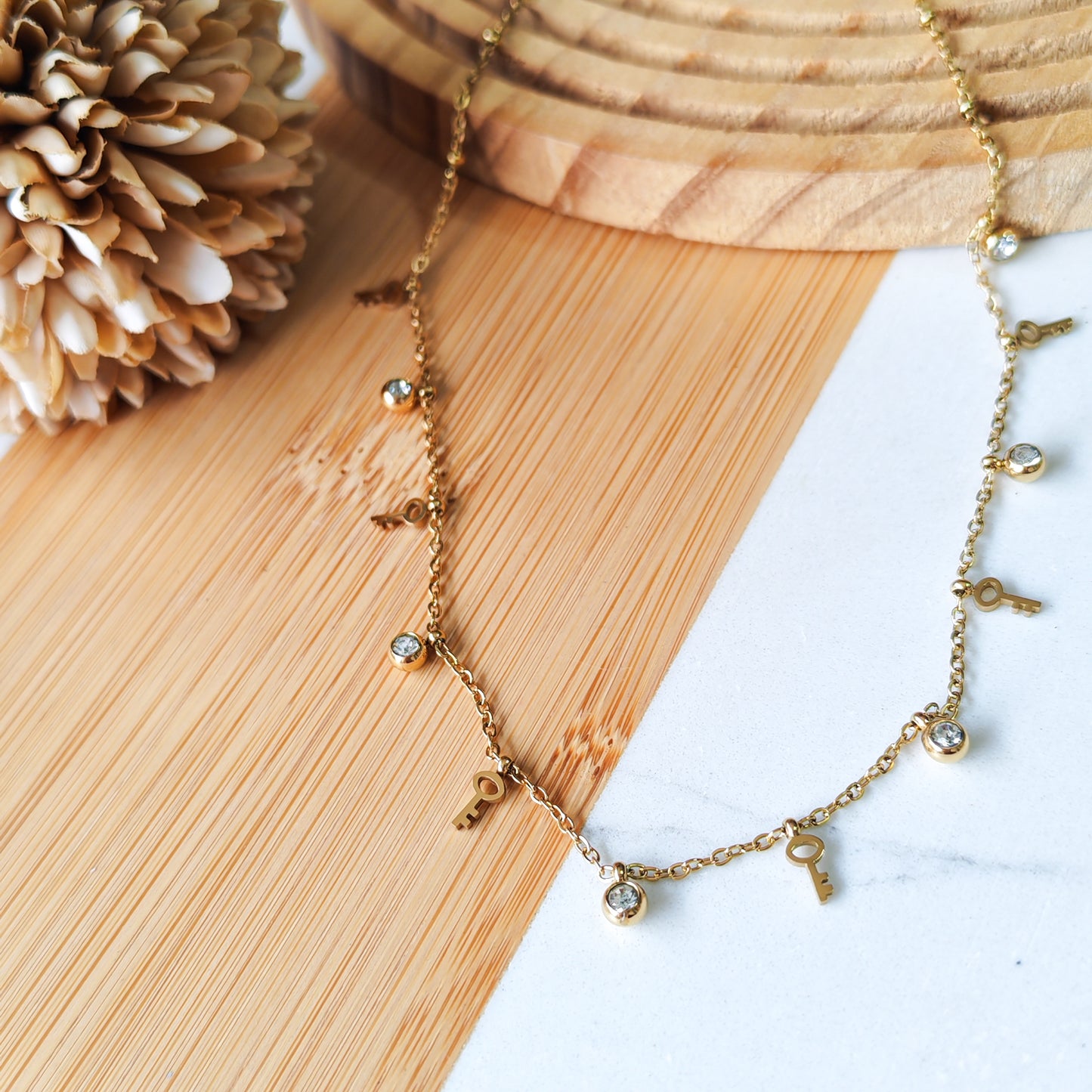 Key round pendant with Rhinestones necklace